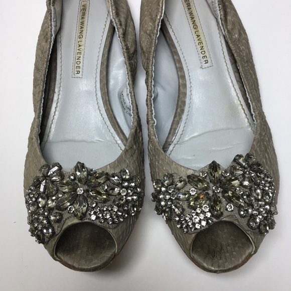 Vera Wang Lavender Gray Snake Peep Toe Flat 6.5 - Picture 1 of 7